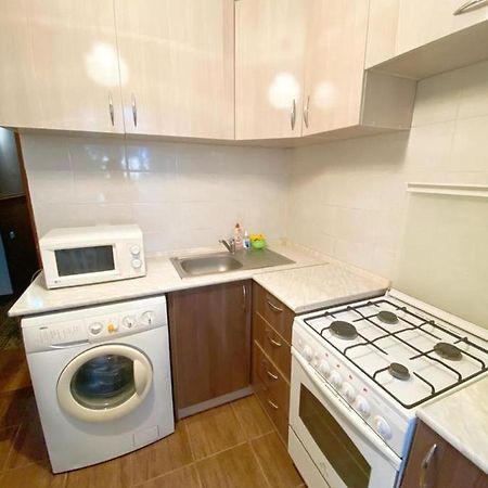 Квартира Напротив Аэропорта Lägenhet Turksib Exteriör bild